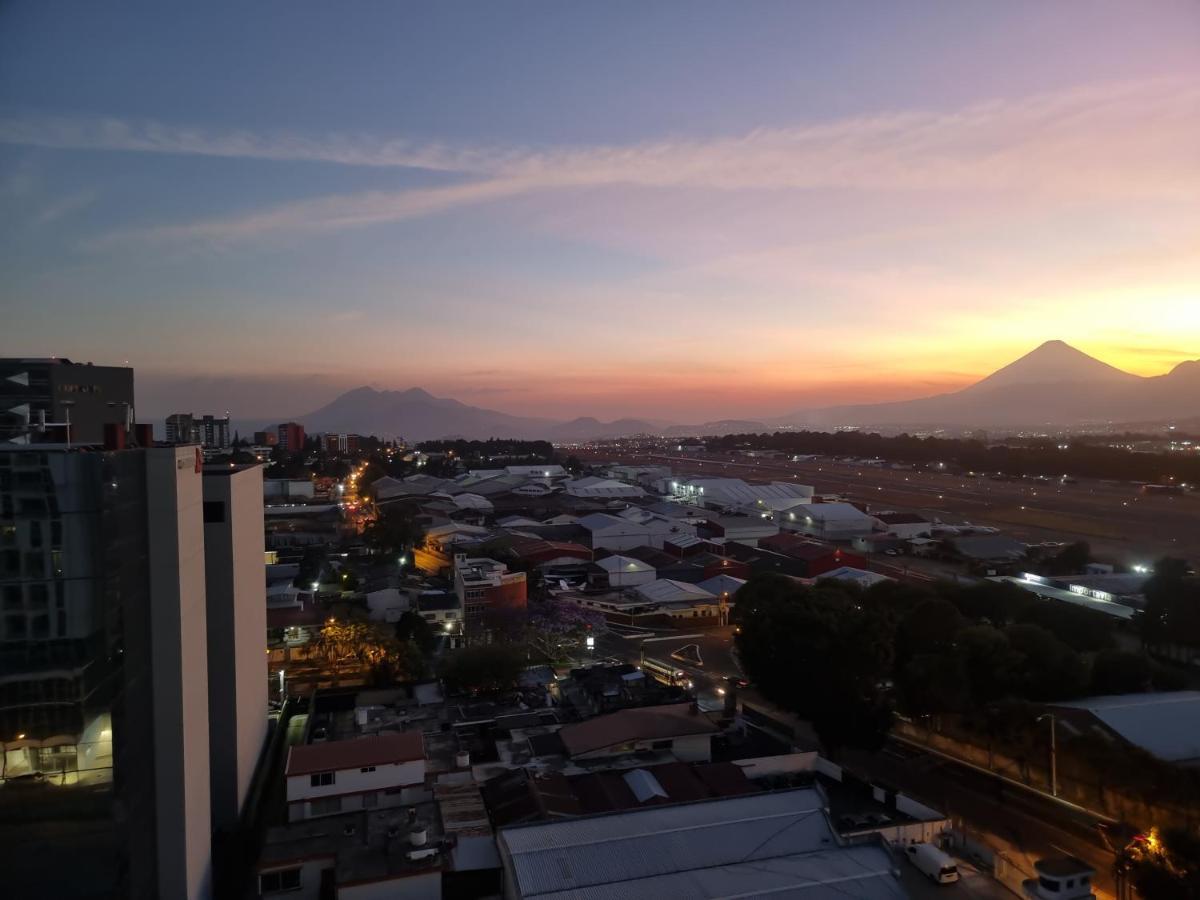 Amazing Volcano Views In Front Of Airport Guatemala-Stad Buitenkant foto